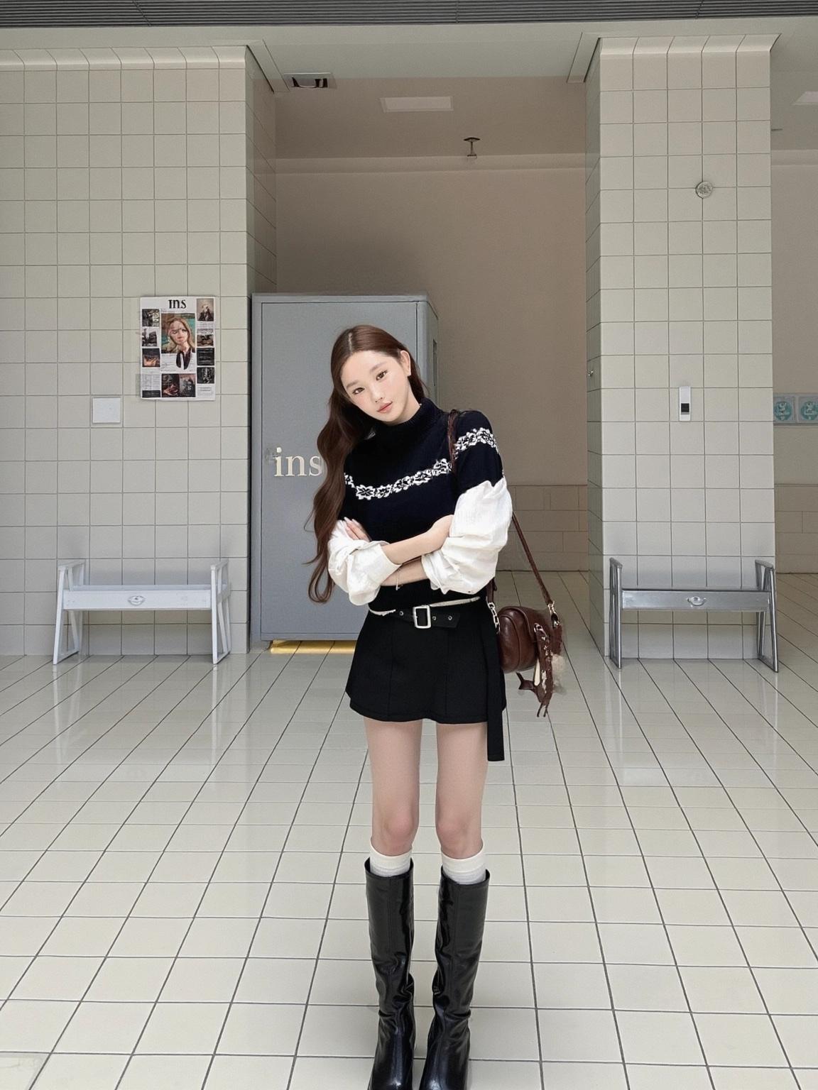 今天是学院风混搭酷感的ootd|||今天在ins风空间拍了组照片黑白色系永远不