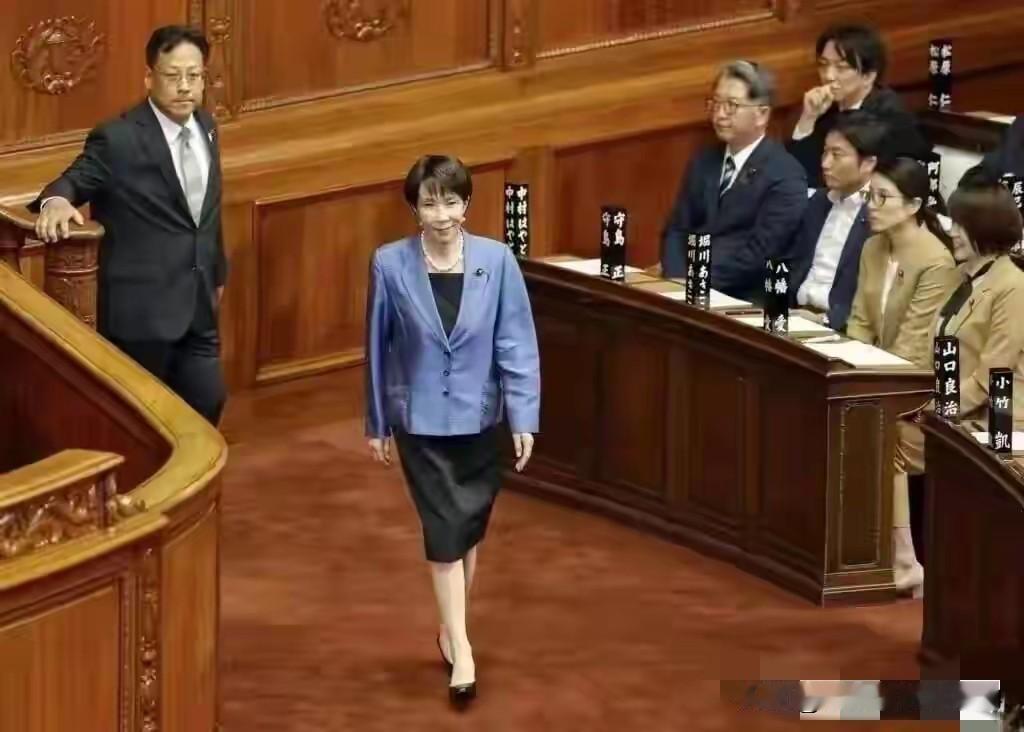 高市早苗这就怂了？改口说日本没立场认定台湾的法律地位，日本媒体还帮着圆，说她“承