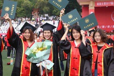 都说民办本科是废纸？普通家庭孩子，这其实是翻身最后底牌高考填志愿，民办本科