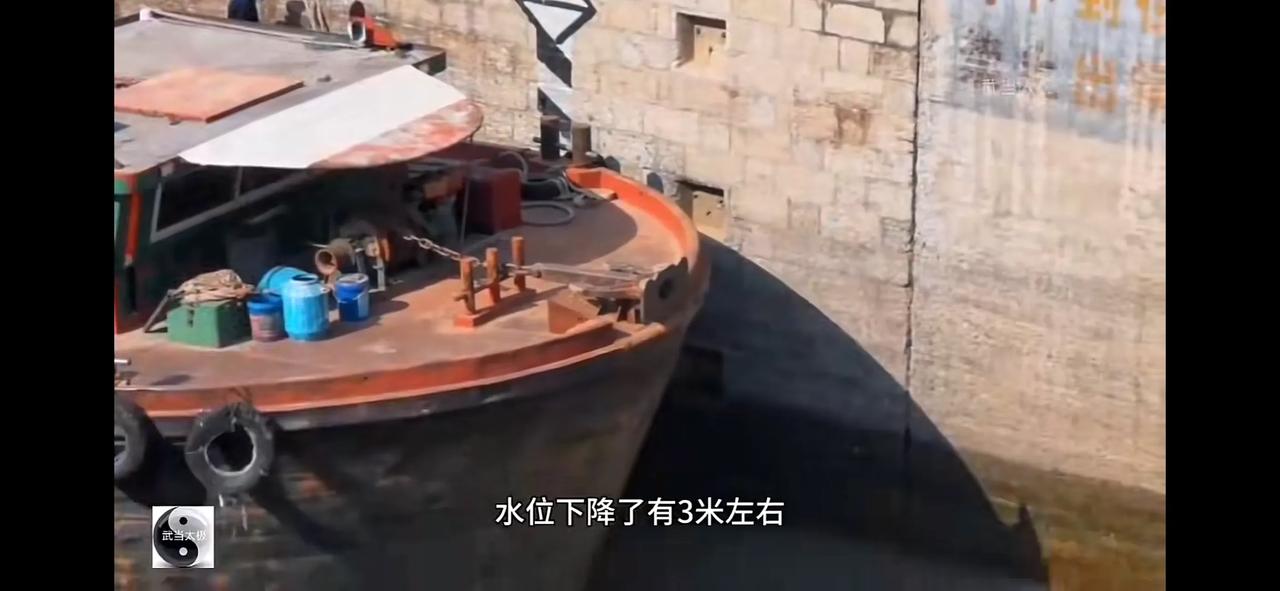 江南运河与长江的水位哪个更高？我看到一位博主介绍镇江谏壁船闸时，讲船只从运河到长