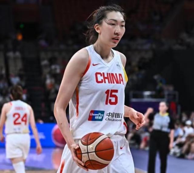 中国女篮大家发现没，随着韩旭和李月汝的回顾，中国女篮世预赛12人大名单基本浮现