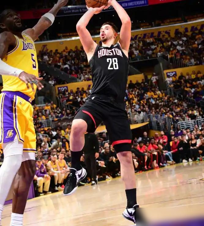 别被一场19中6骗了，都说申京打不了硬仗，可他季后赛一项数据，直接跟邓肯、约基奇