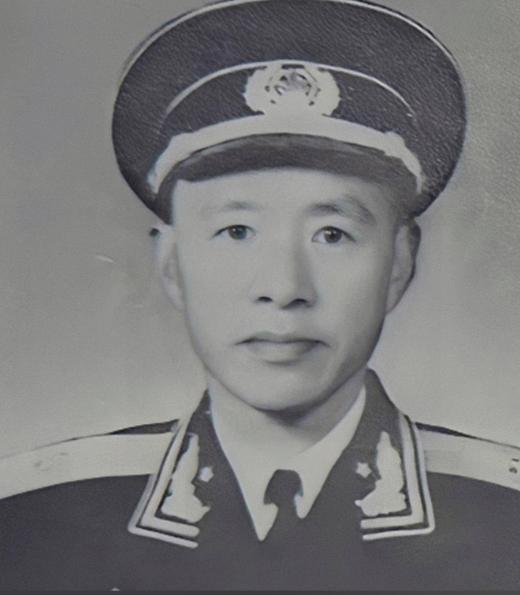 1949年，国民党海军第二舰队司令林遵投诚后，想要当新中国海军司令，刘伯承怎么劝