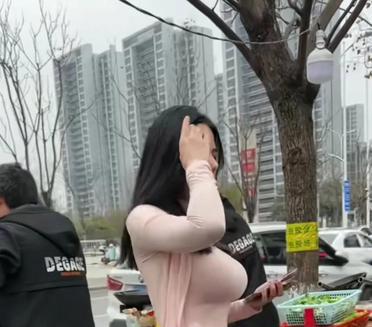 好辣的妹子！
