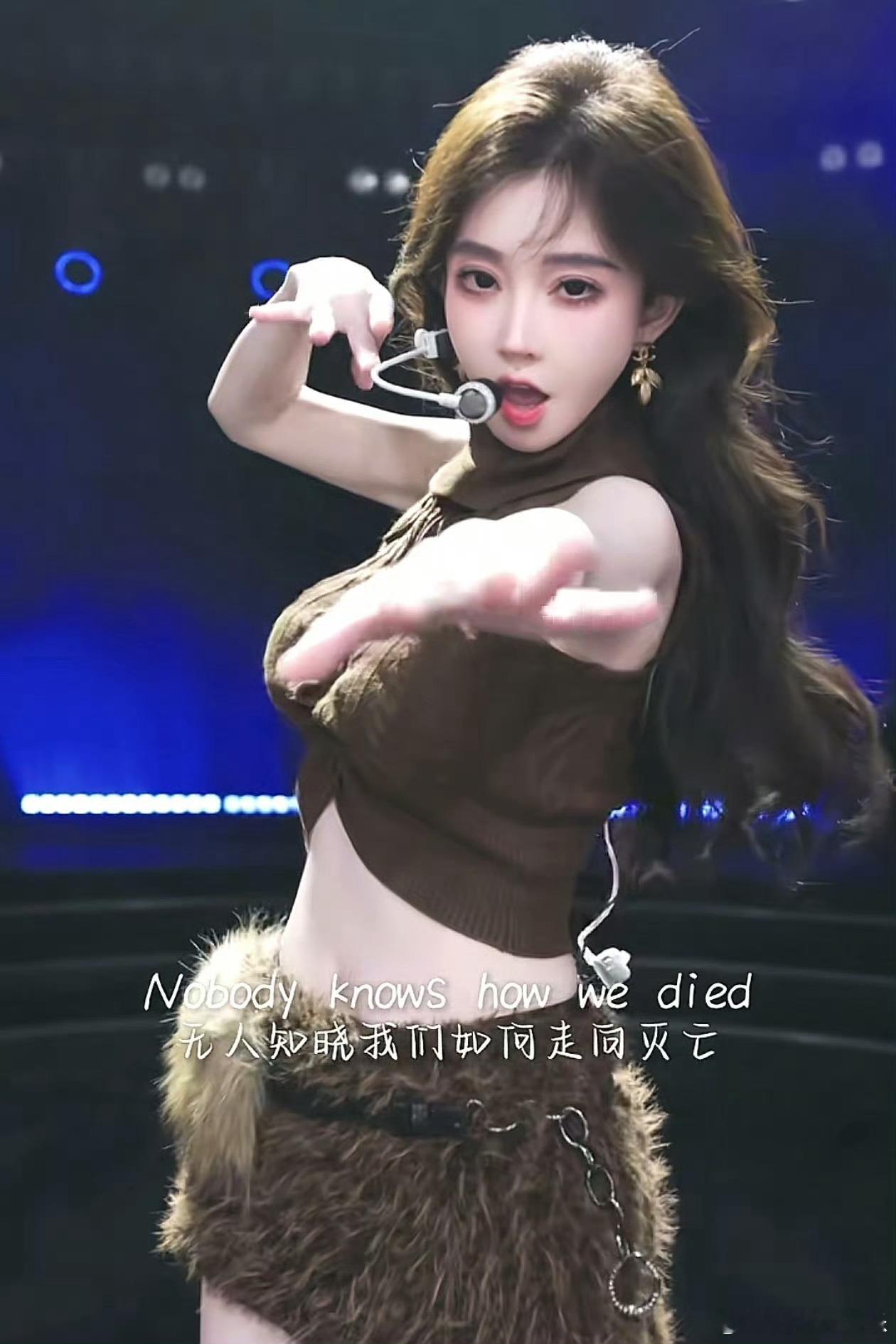 冯提莫团播10日，回归直播，她坦言自己好久没播，像新手一样紧张，她回应了过去一