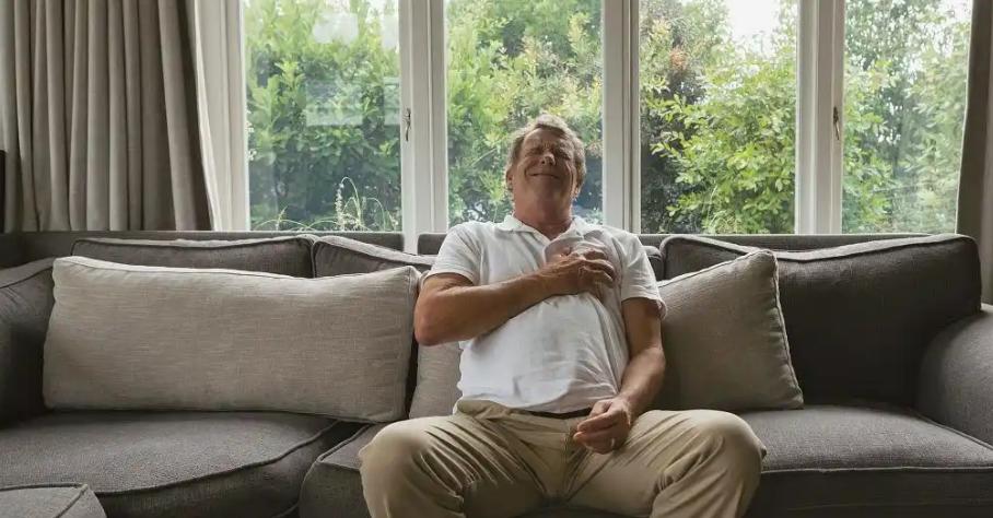 饭后放下筷子,是立刻起身散步助消化,还是瘫在沙发上更养肠胃?不少人被“饭后百步走