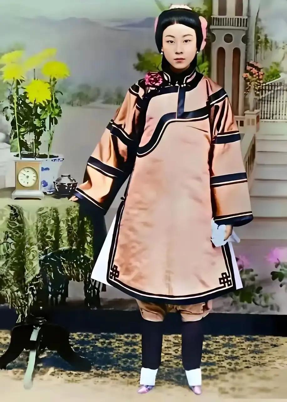 晚清名妓杨翠喜，看起来像个孩子，可在当时她的身价高达12000金！“富二代”李叔同为她出家，3名官员