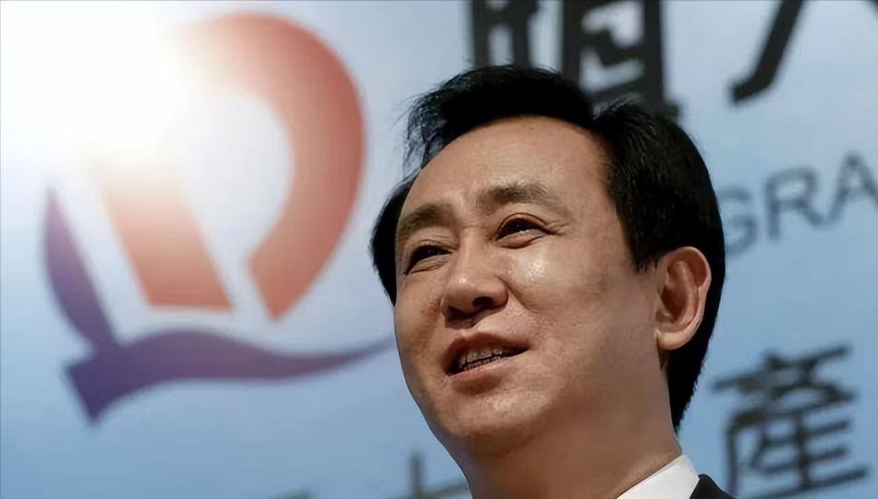 许家印在看守所里认了罪，但就是不交代自己到底有多少钱。夏海钧更厉害，直接跑美国去