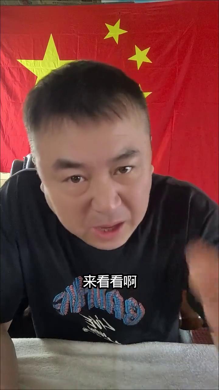 就差一秒，就差这么一秒，如果没有这只灵犬，大哥，你下辈子直接和轮椅联系在一起了。