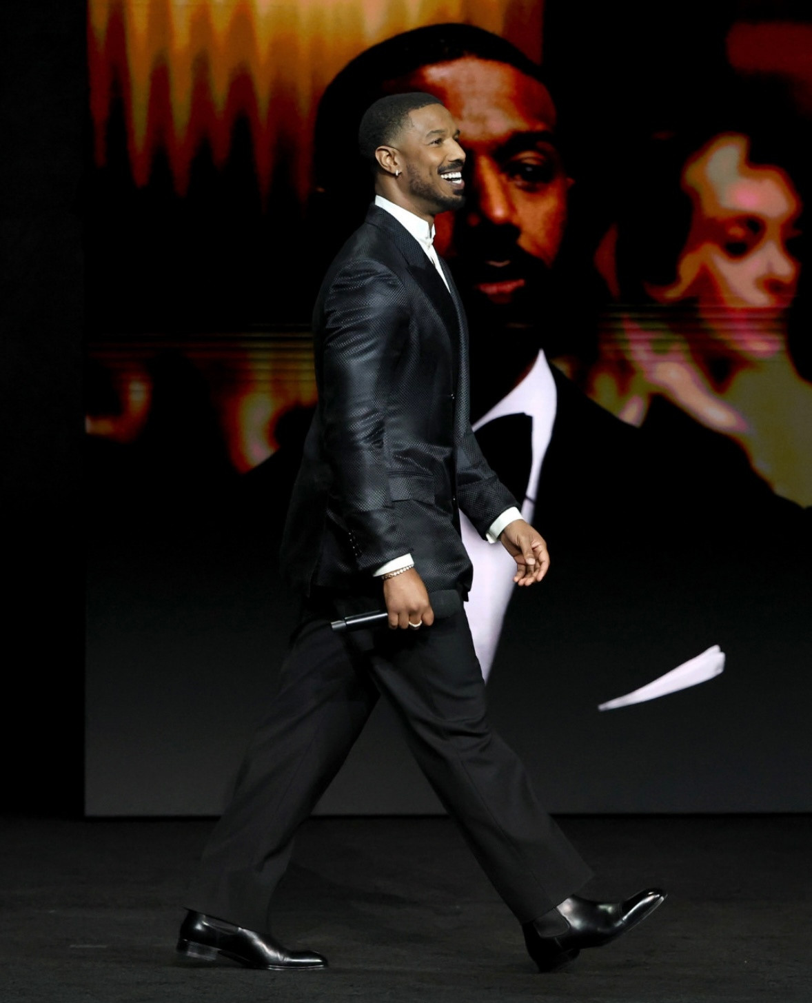 《罪人》主演迈克尔·B·乔丹将执导并主演《龙凤斗智》的重拍版，重塑这一源自196