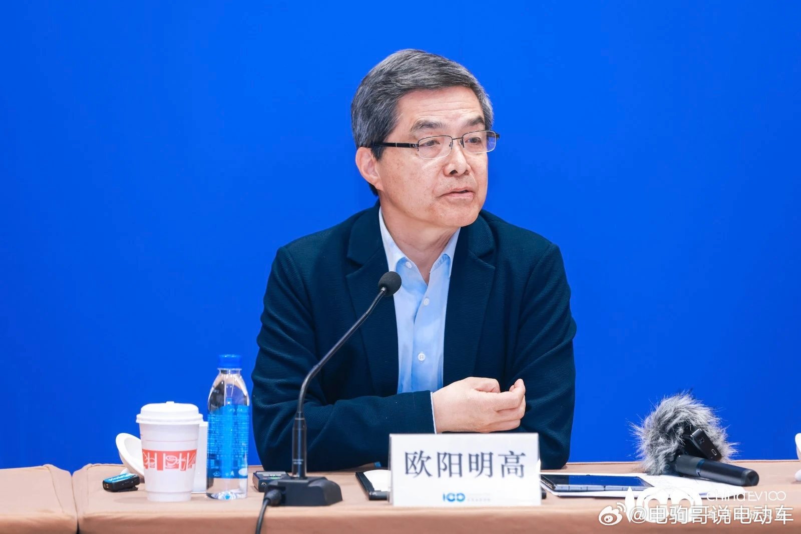 欧阳明高认为：“磷酸铁锂电池是上帝给中国人最好的礼物之一”日前，在谈到当前主流电