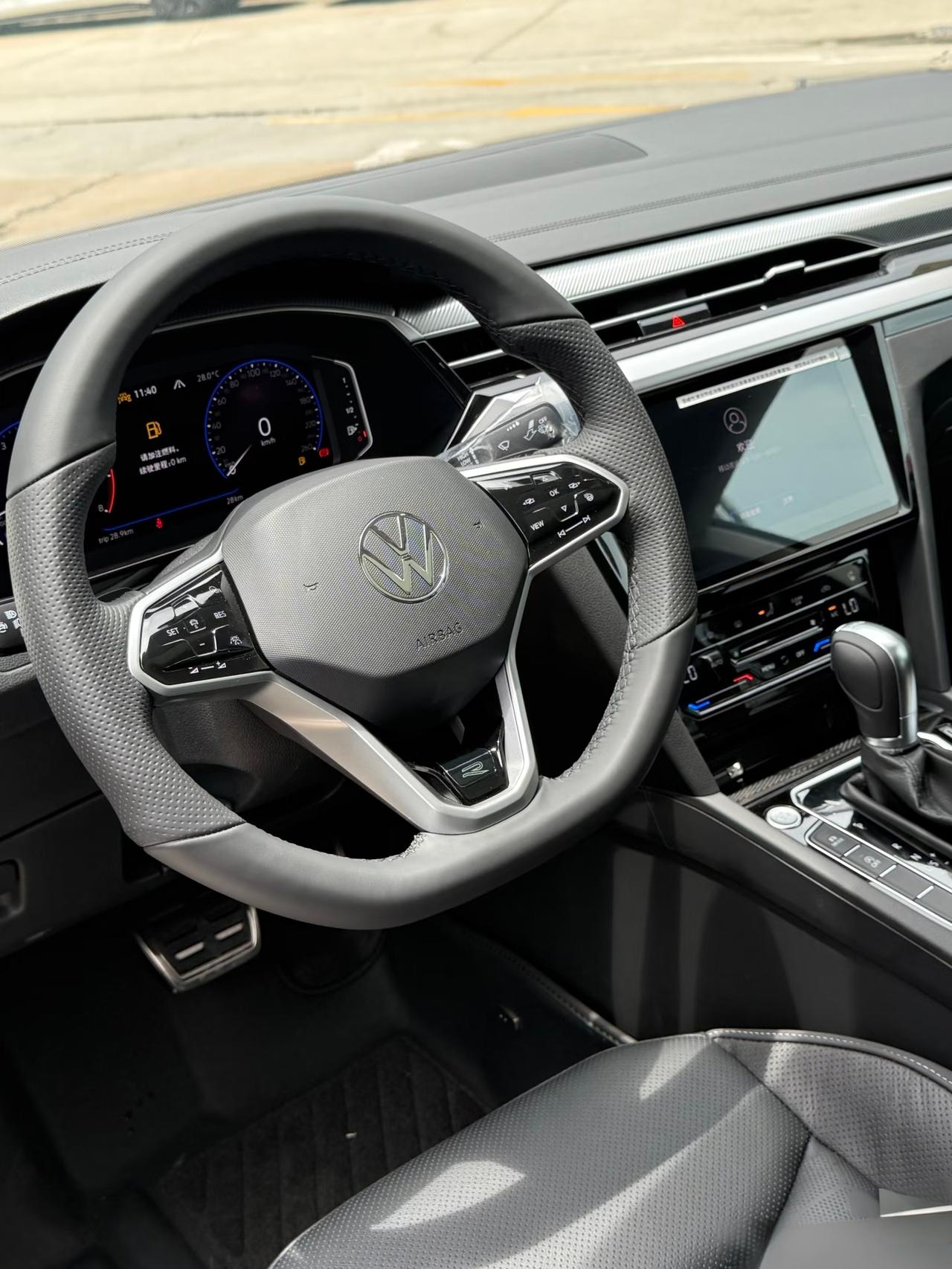 当下能全款买得起一台大众CC，已经是打工者中的龙凤了吧！别看网上人均BBA的