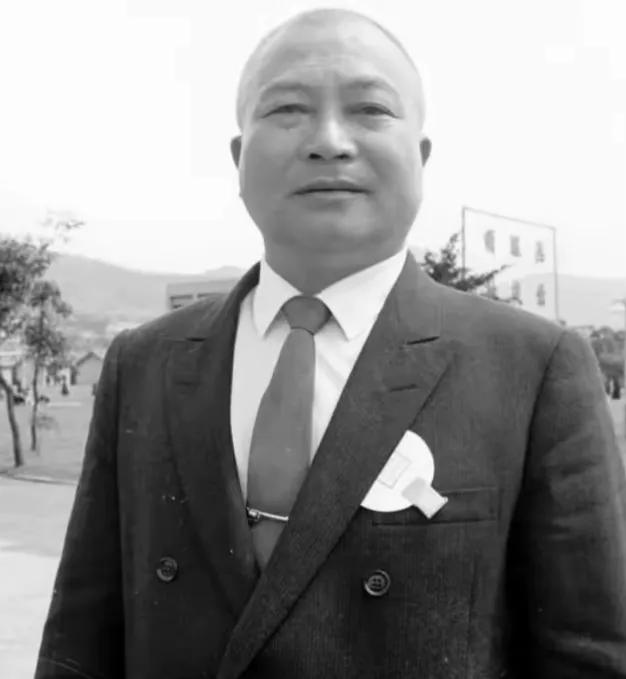1949年，傅作义在北平向守军高级将领宣布和平起义。话音未落，第九兵团司令官石觉