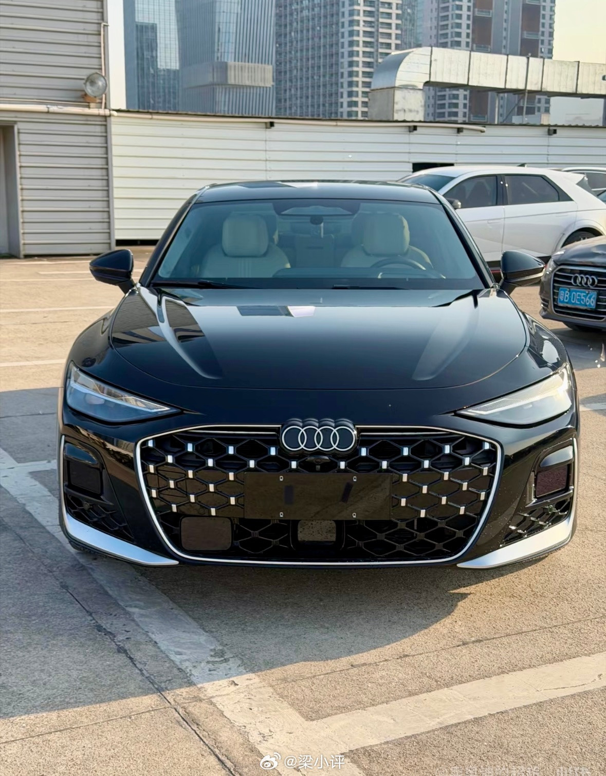 全新奥迪A6L预售价格发布：贵吗？A6L臻选型：32.3万元A6L尊享型：