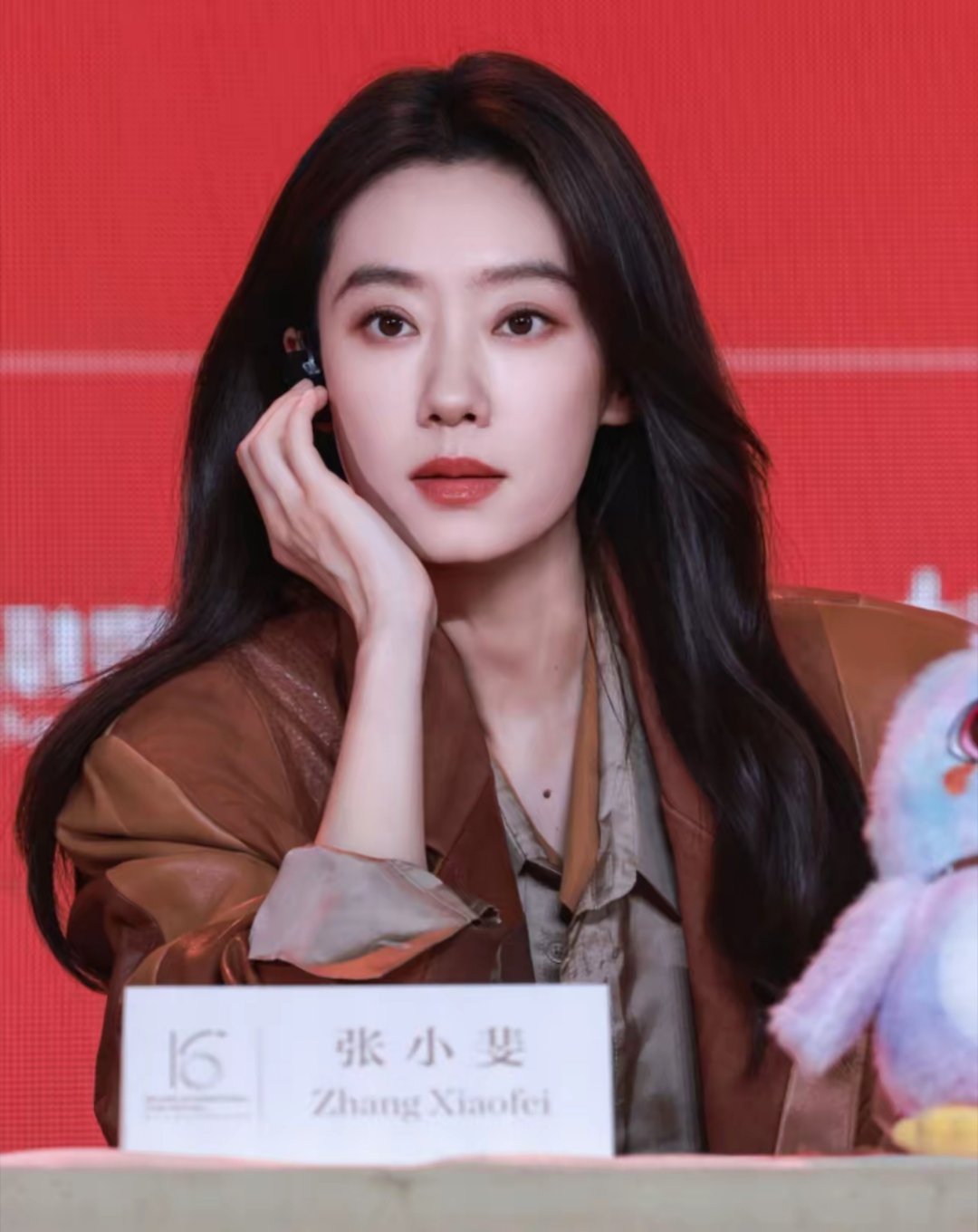张小斐，漂不漂亮，我不评价，演技好不好，我也不评论，可不得不承认，这姑娘运气是真