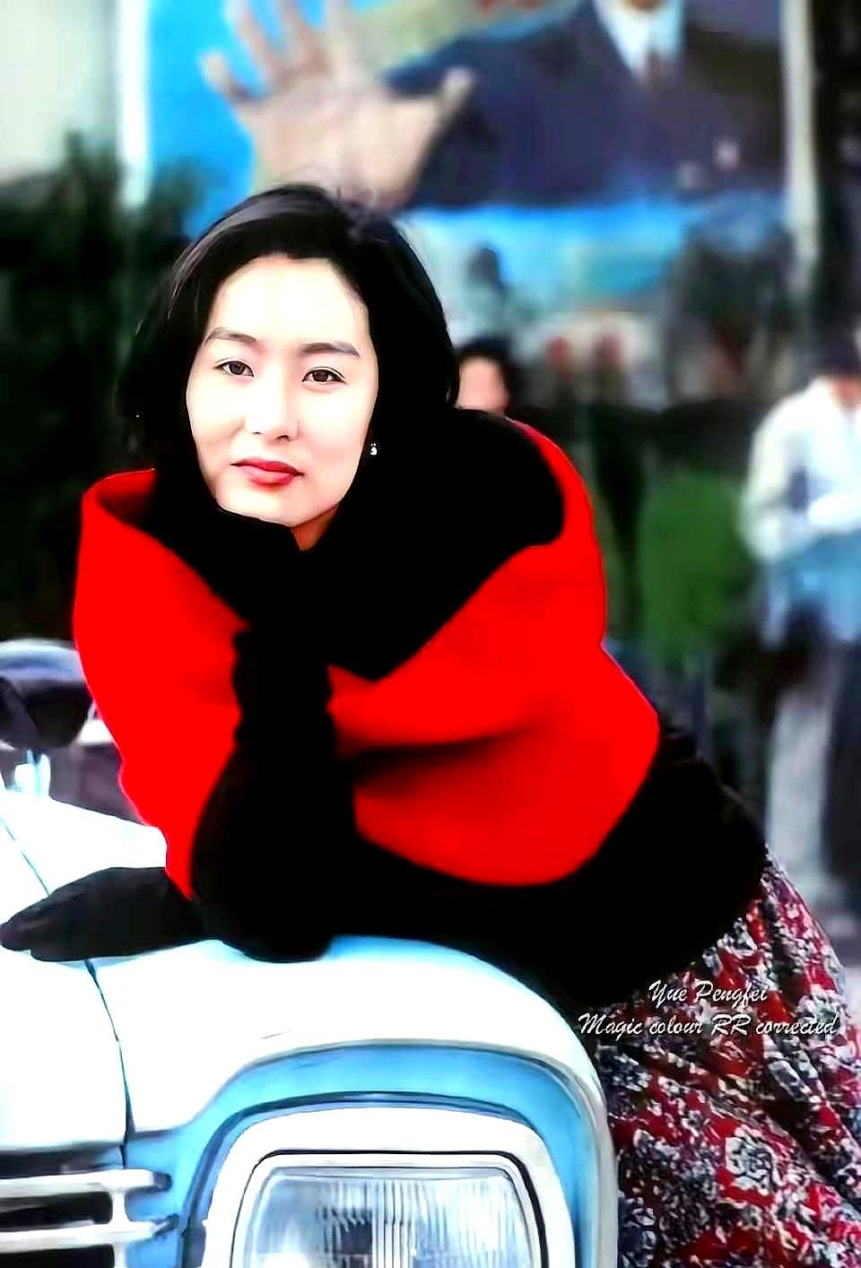 林青霞订婚前夜求秦汉挽留，只等来三句冷水。她攥着听筒等了半宿，那边只轻飘飘