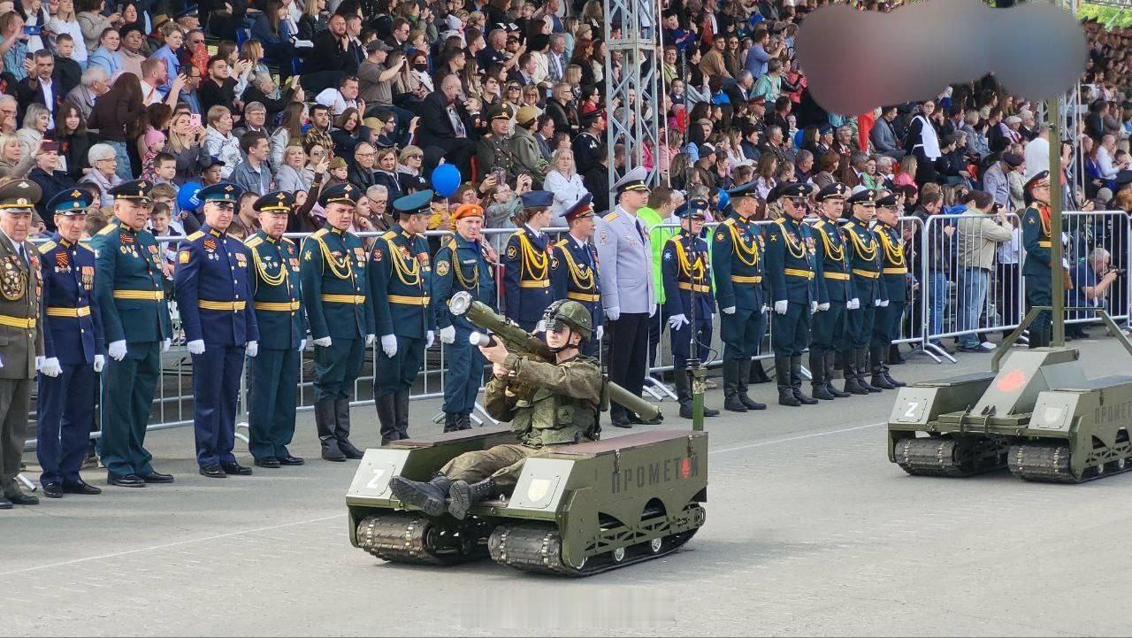 世界第二军的俄罗斯军官们都尴尬的看呆了​​​