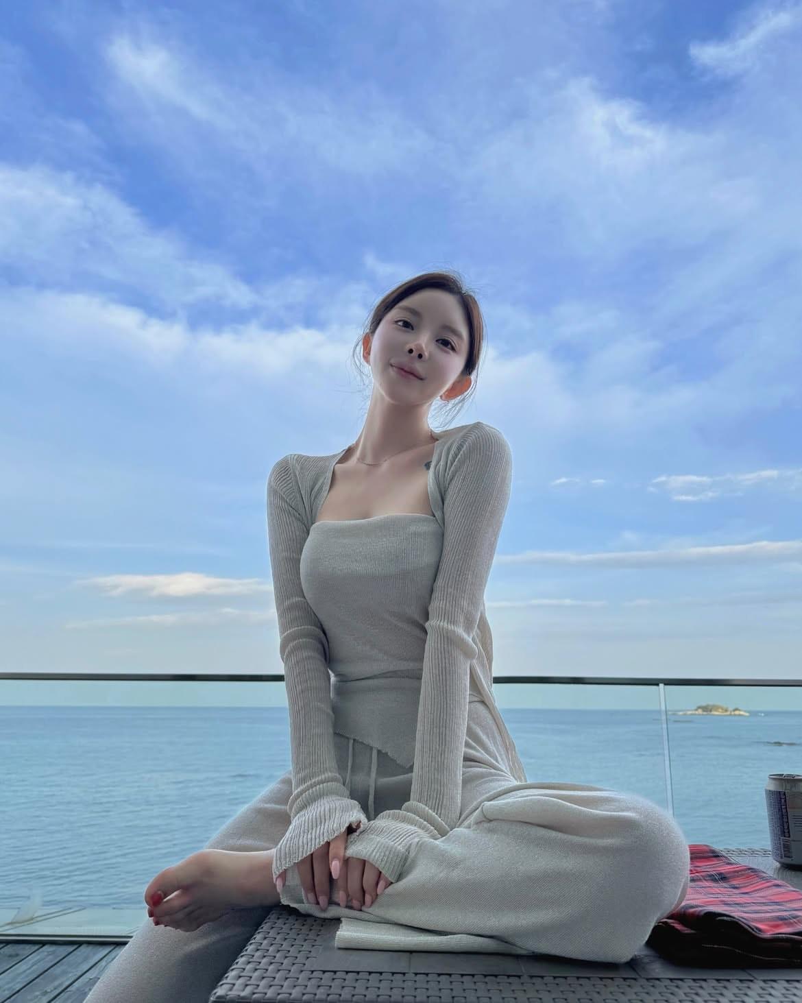 美女的魅力，如同一股清泉，滋润了干涸的心田。