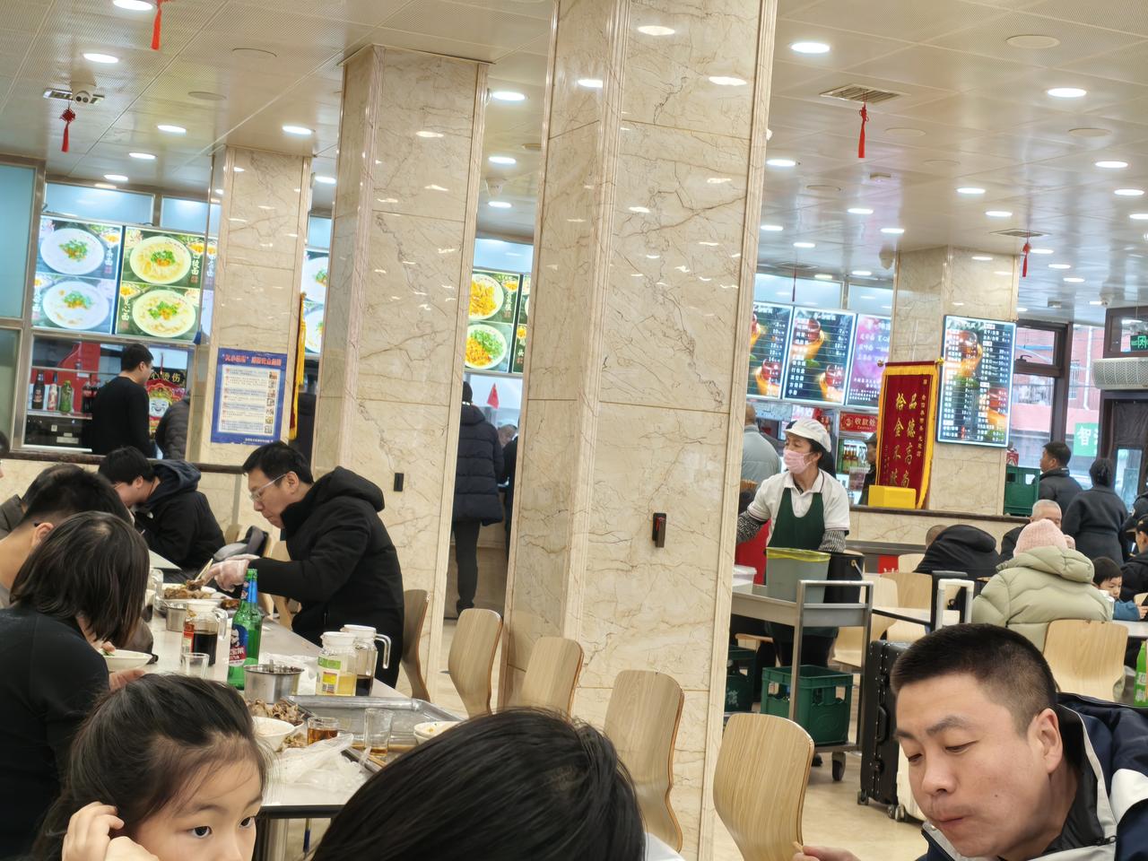 大年初六的沈阳餐馆开门不多？午饭如何解决！网友说可以去光荣街老四季，这个地方竟