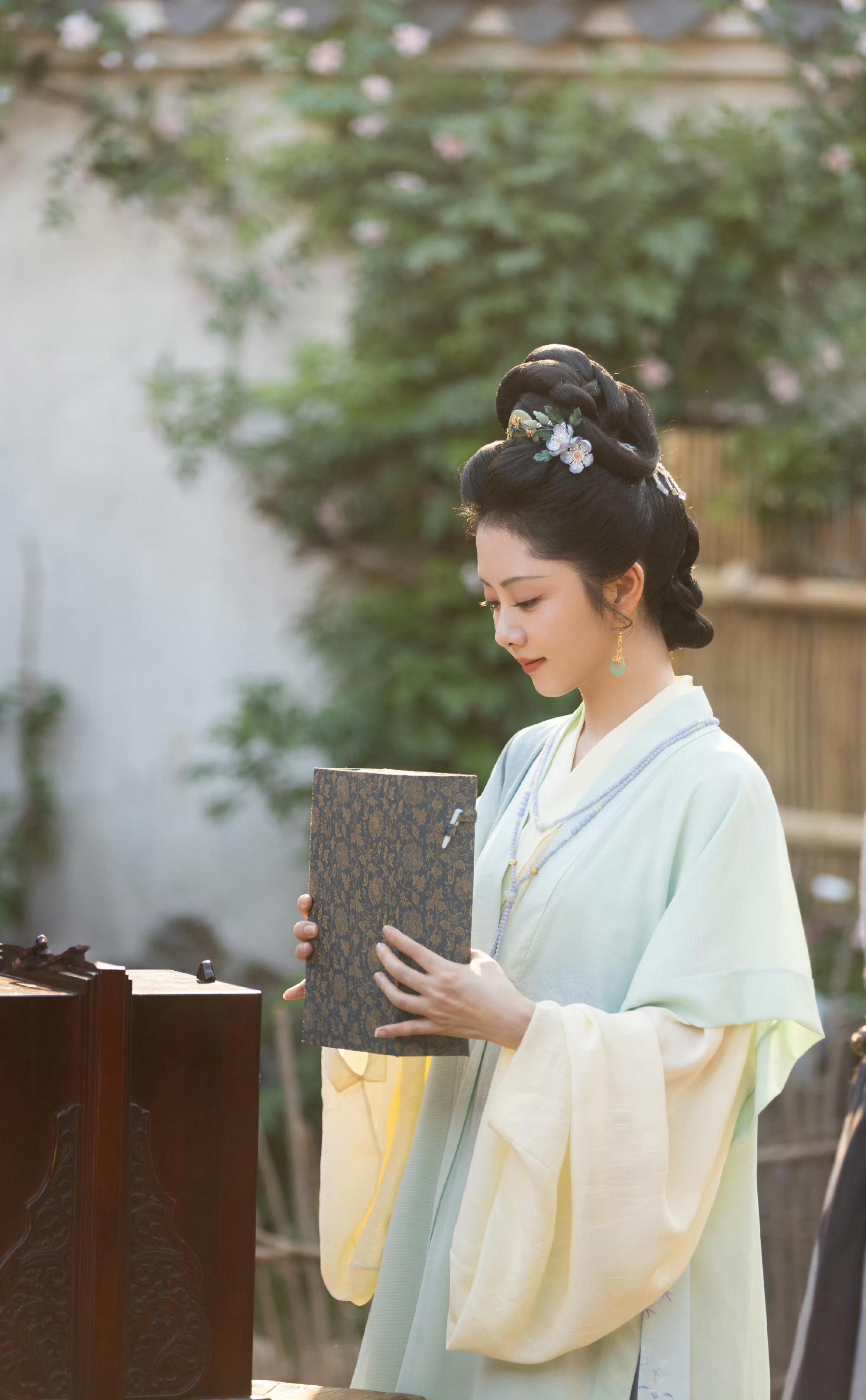 谭松韵兰香如故tsy谭松韵许兰香🌟🌙☁️✨⭐️星尘是宇宙的披风，而你是宇