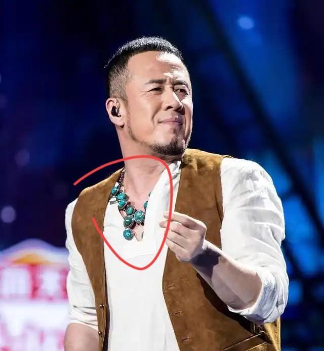 曾毅的手表根本不算啥，杨坤那条金项链才真正让人惊掉下巴。为啥？因为那不是普