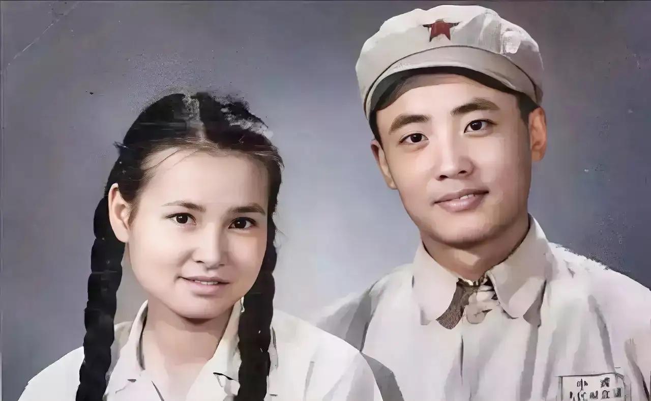 这是林徽因的女儿梁再冰的真实结婚照，都看看吧，她没有林徽因那般典雅漂亮，气质高贵