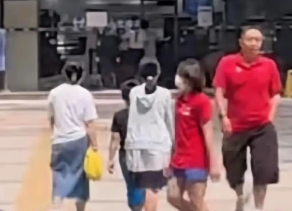 全红婵跟家里人的关系不是多亲密，自己去哪里，都不会跟父母报备。很多父母，如果跟子