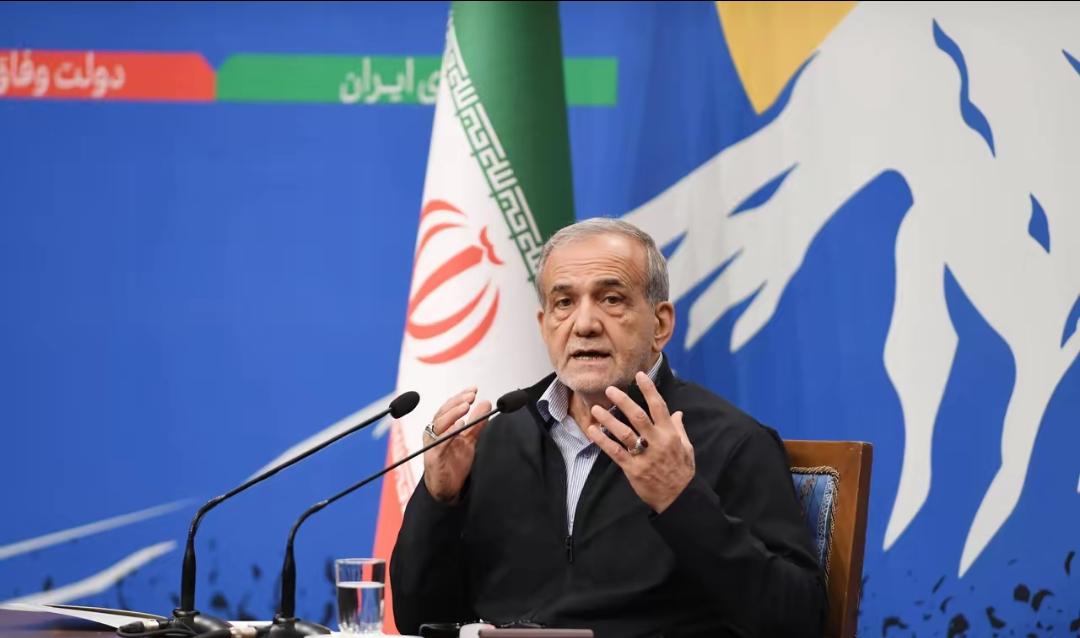 导弹打了89波，双方都没服软，可佩泽希齐扬突然换了一种武器——一封写给美国人民的