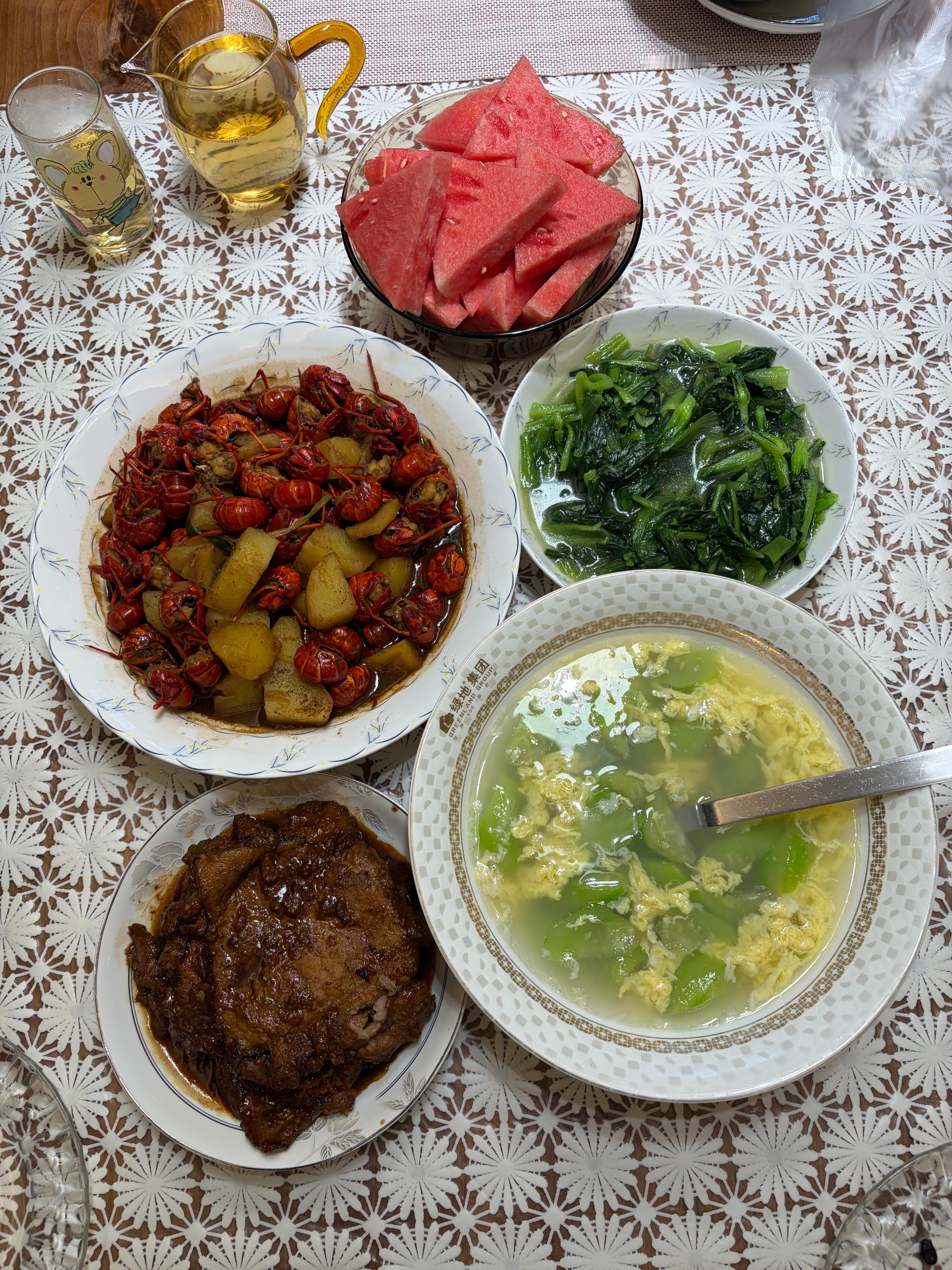 龙虾季，土豆+龙虾+海底捞十三香调料，不出门也可以吃到好吃的小龙虾。