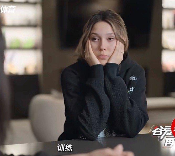 因为想坚持导致自己再度受伤，但是那些叫不醒的人闭着眼睛拿舌头当武器！又想起了当年