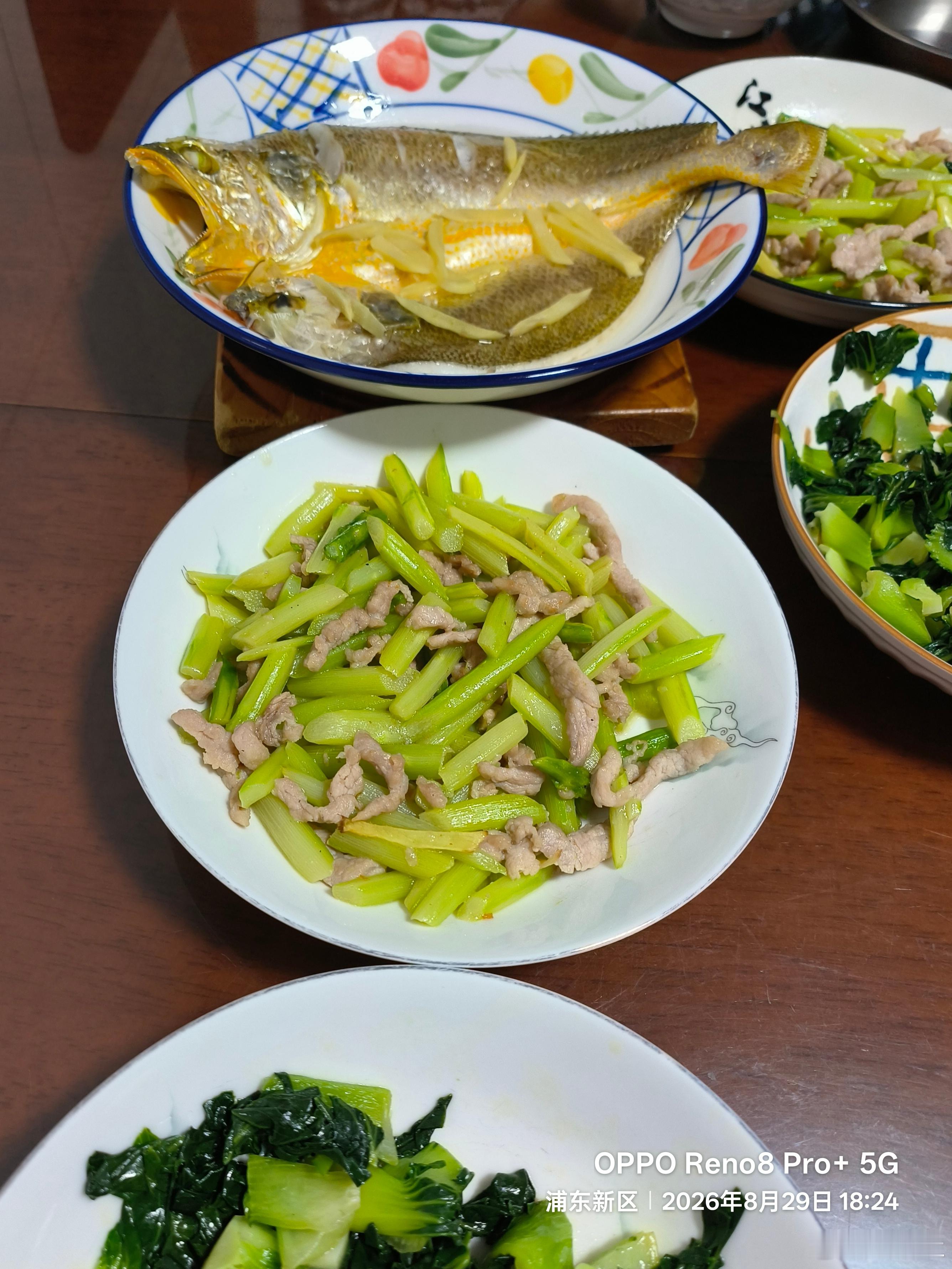 #中登和老登的区别##梭子蟹##一日三餐#1）图1️⃣中饭，6只梭子蟹93元，菜市场买，不是说今年是