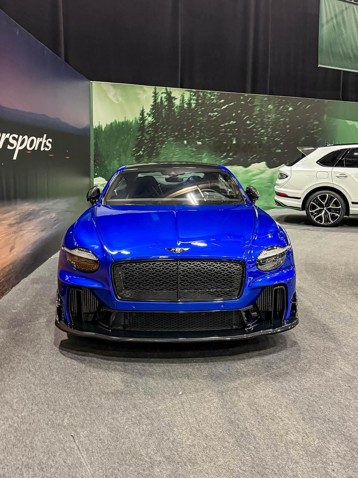 这台全新的宾利Supersports首次以“绅士”系列呈现，没有任何车衣装饰……