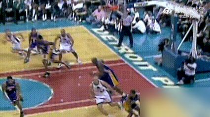 别再说科比打球“吃力”了！没见过8号时期的他，真不算懂什么叫飞天遁地！19