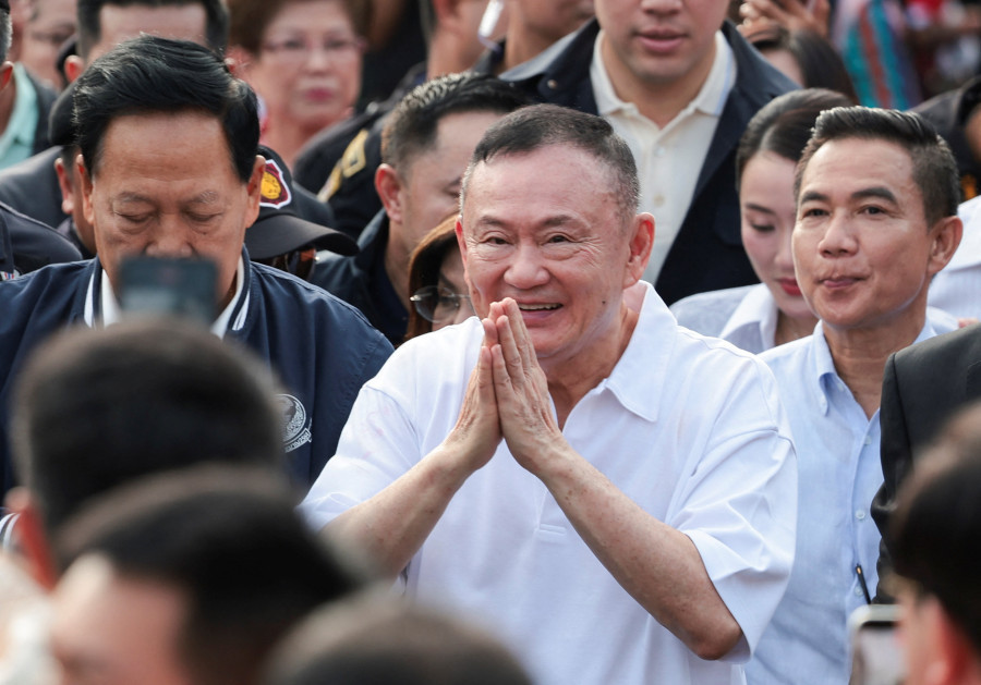 泰国前总理他信再获假释出狱¹76岁了，剪短头发显年轻。泰国一个做政治学的高校老