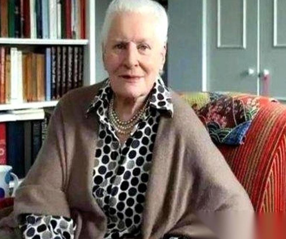 英国一个活到101岁的女编辑，扔下一句戳穿无数人的话：“男人完事了，可以扭头就走