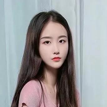 清新淡雅的少女，温柔如水，散发着迷人的气质。自然清新美少女温柔美少女自然甜系