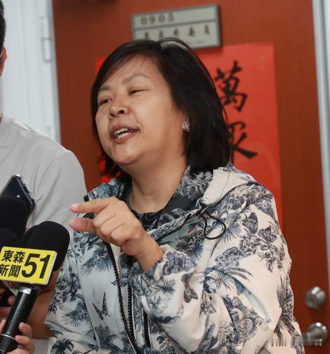 李贞秀又开始爆料模式，又开始上绿媒暴露民众党内部的矛盾，说民众党的秘书长周榆修是