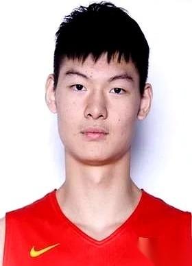 刚拿了冠军，香槟味儿都还没散干净呢，上海队就开始“拆家”了。我有时候是真佩服管