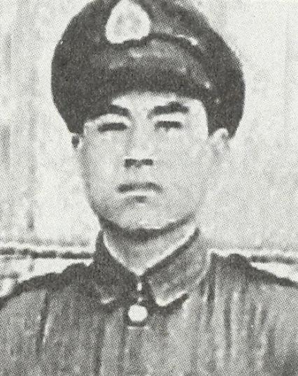 1946年，一个贼摸进了叶剑英的宅子。警卫当场追出去，枪法最准的那个举枪就射