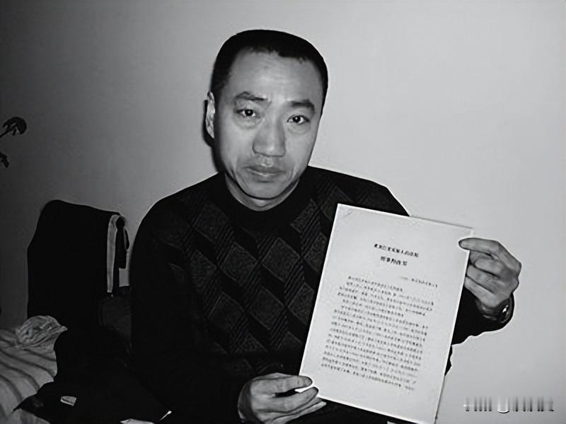 1998年，昆明发生一起命案。女警王晓湘和副局长王俊波被杀。警方48小时内锁定凶