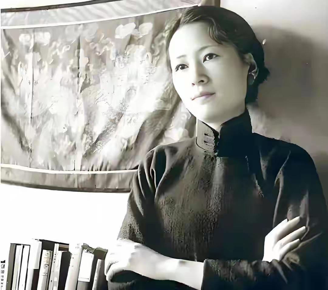 林徽因落选的国徽方案，网友看后感叹：审美确实一绝，但真不合适。这话说得挺准。