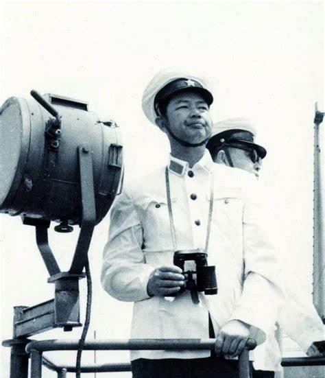 1988年，海军将领陈伟文及时击败越南三艘战舰，收复了我国9座岛礁，仅用48分钟