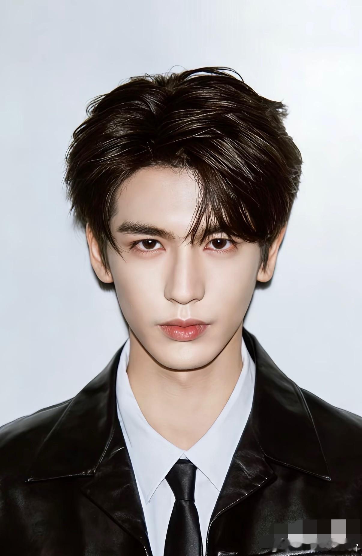 宋威龙和张凌赫粉丝突然开始交流起来了，甚至连正主都亲自下场了。这两人到底谁更强一