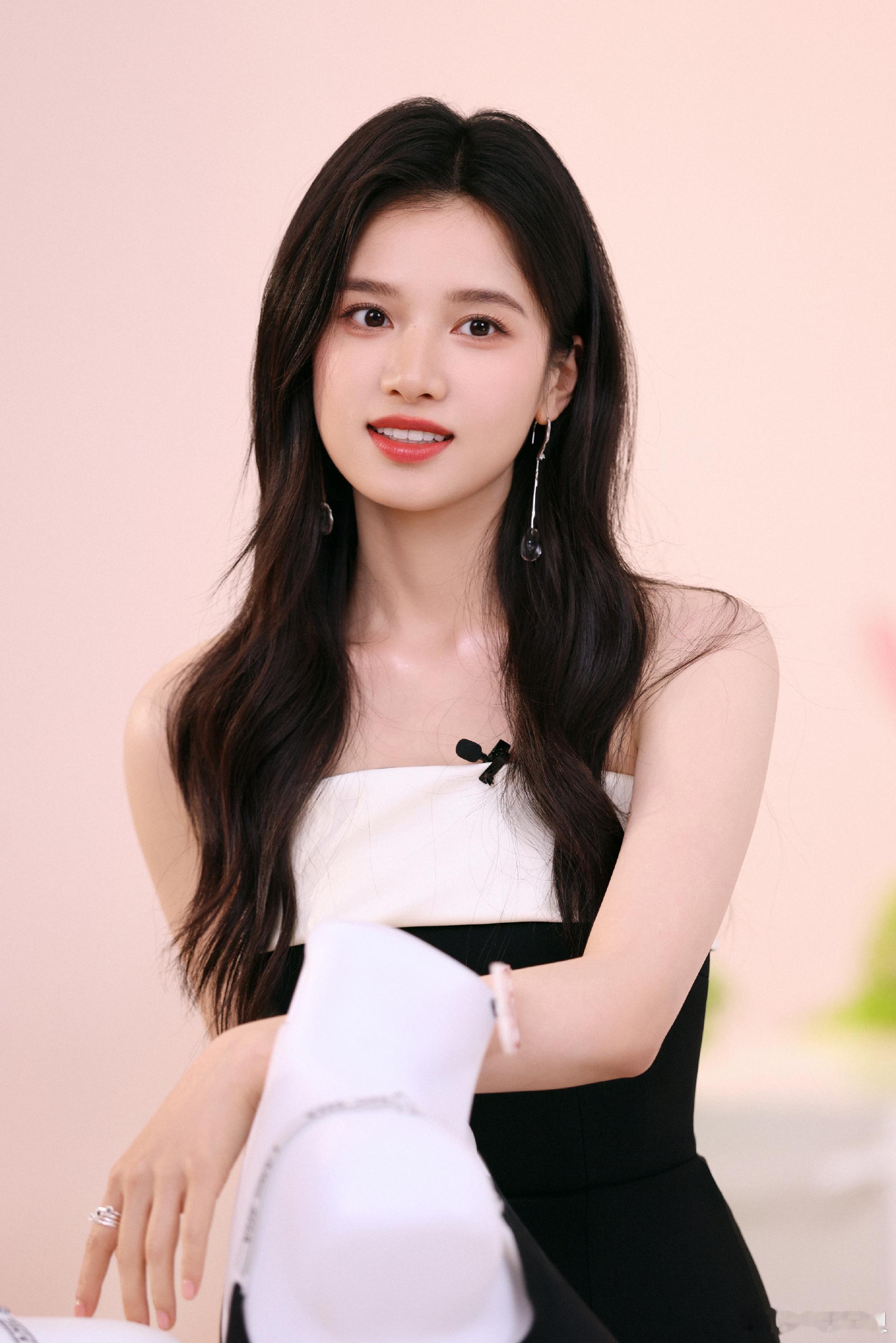 最接近张婧仪真人的样子顶级骨相和皮相的结合期待张婧仪的待播作品🎬
