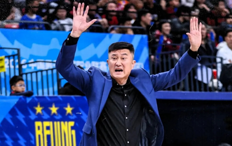 恕我愚见！杜锋打浙江可以战略性放弃，一举三得，留得青山在。第一：主动示弱隐