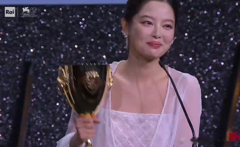 谁没为“辛芷蕾发型”烫秃过？邓超这话戳中太多人当年“辛芷蕾发型”火到什么程