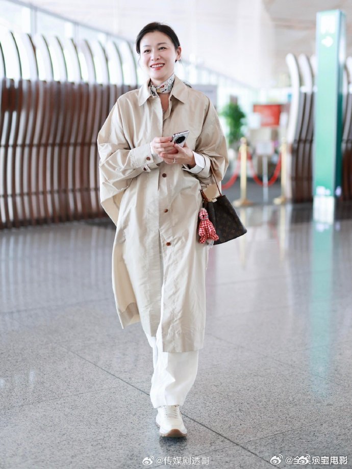 浪姐7路透没有精致造型也很耐看，姐姐们穿着日常私服上班，阚清子可爱又自然，太有亲