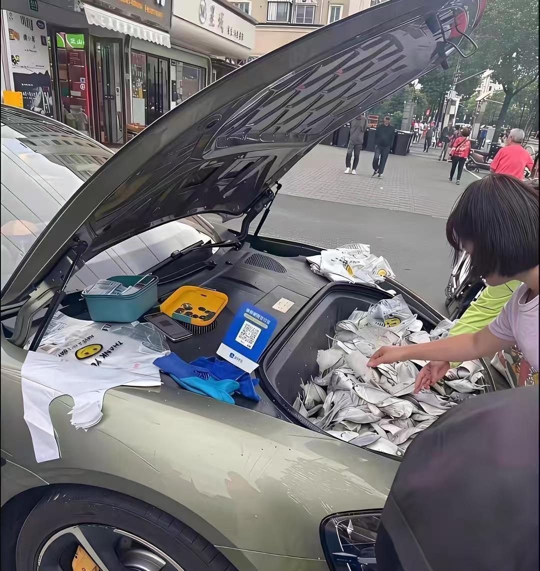 雷军要是看到这一幕，也欣慰了吧，终于有人懂他了