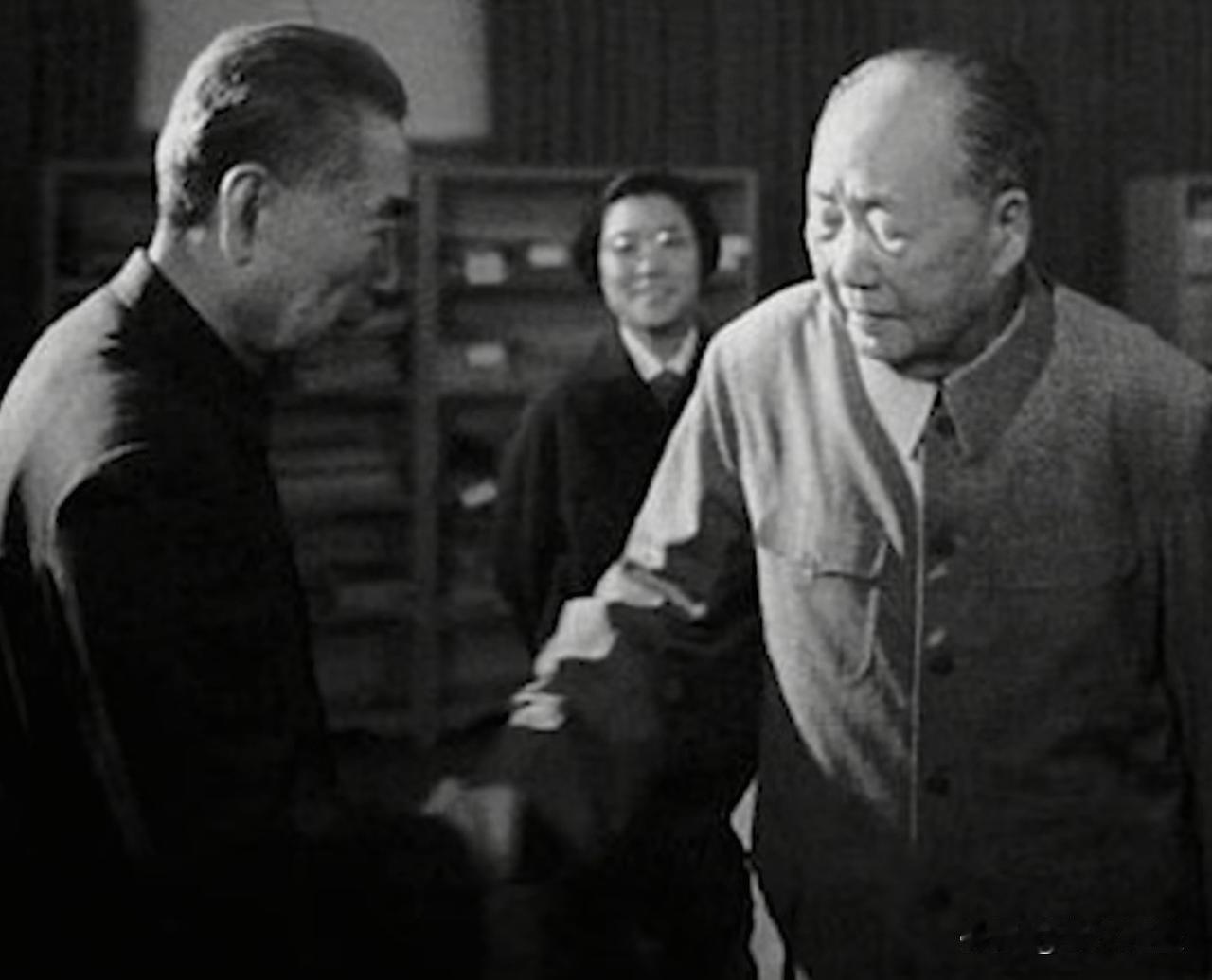 1964年毛主席在书房密令周总理：“我有个计划，现在只能我俩知道”周总理没有急