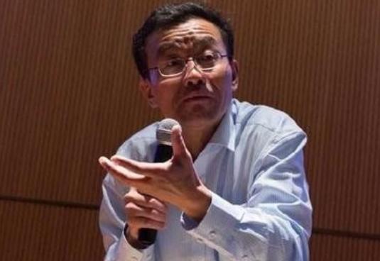 他直言不讳：咱们中国人，好像又回到了孙中山当年叹息的那种“一盘散沙”的状态。